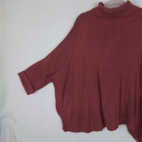 Olive & Vine Super Oversized Asymmetrical Hem Sweater Size Small in Rust Brown - Picture 8 of 13